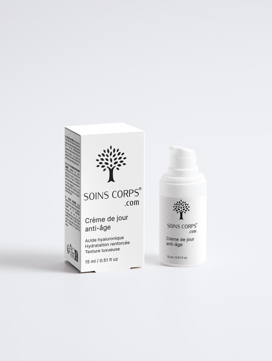 Crème de Jour Anti-Âge de SoinsCorps.com. Sa texture veloutée et sensorielle fond sur la peau, apportant une hydratation profonde et un confort immédiat. Enrichie en actifs marins innovants et en acide hyaluronique à poids moléculaires multiples